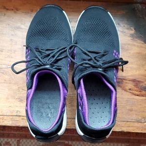 Adjustable slip on shoes